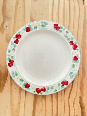 International China BERRY BLOSSOM Salad Plate 7.75” Vintage Cream Stoneware